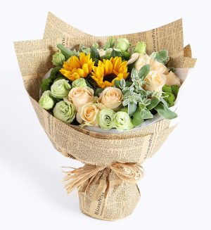 11 Stems Champagne Rose & 2 Stems Sunflower & 5 Stems Green Lisiantus & 3 Stems Green Chrysanthemum with Heiwingia