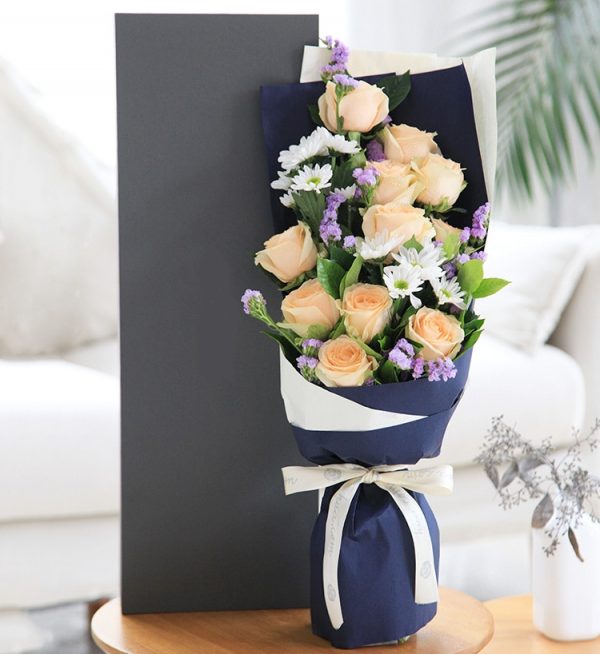 11 Stems Champagne Rose with Light Purple Statice & White Chrysanthemum