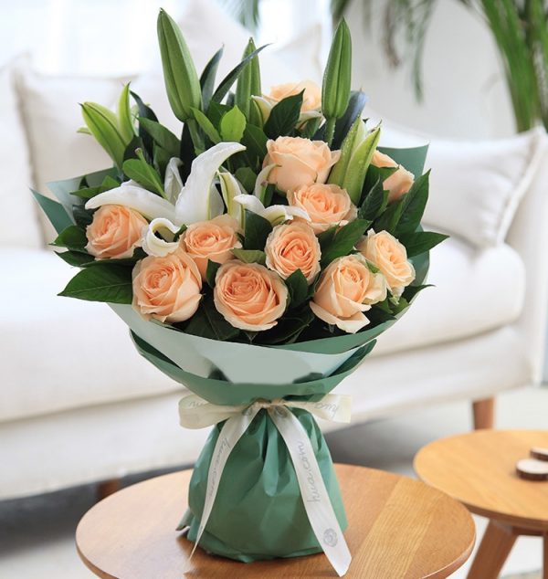 11 Stems Champagne Rose with White Oriental Lily