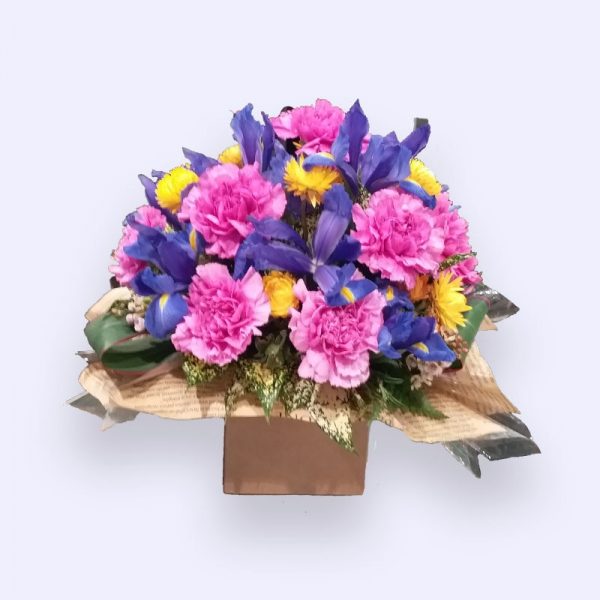 11 Stems Flower (Purple Sim Carnation & Iris)