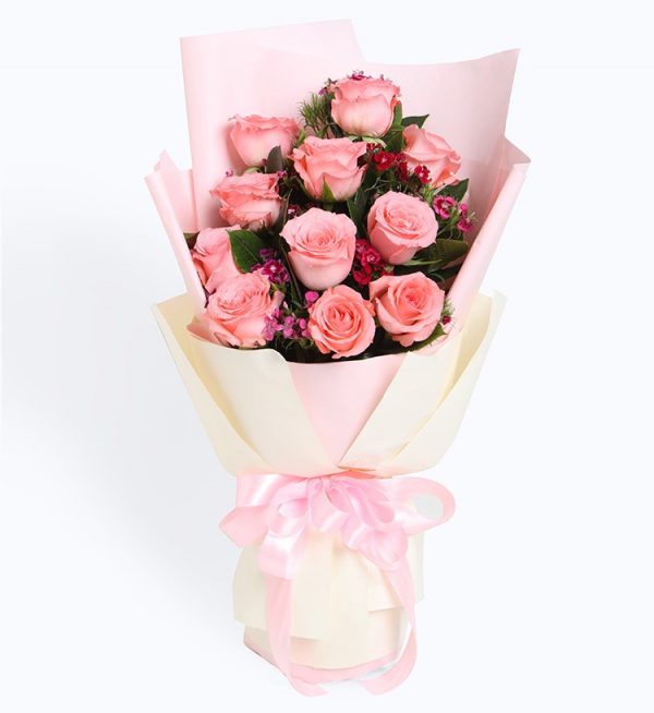 11枝粉红色玫瑰配深粉红色配花及叶子/假日公主