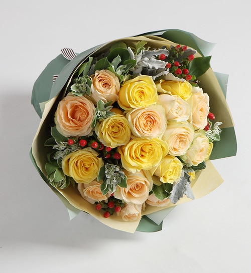 19 Stems Champagne Rose & 8 Stems Yellow Rose & 3 Stems Berry with Leaves