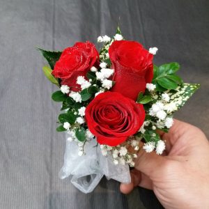 3朵红色玫瑰手腕花
