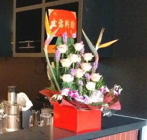 超过18枝花 (橙色玫瑰及配花2) 开业花盒