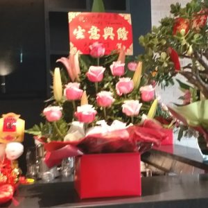 超过18枝花 (粉红色玫瑰及配花1) 开业花盒