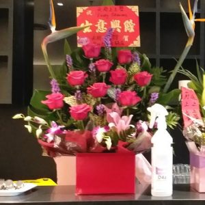 超过18枝花 (粉红色玫瑰及配花2) 开业花盒