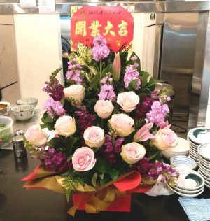 超过18枝花 (粉红色玫瑰及配花3) 开业花盒